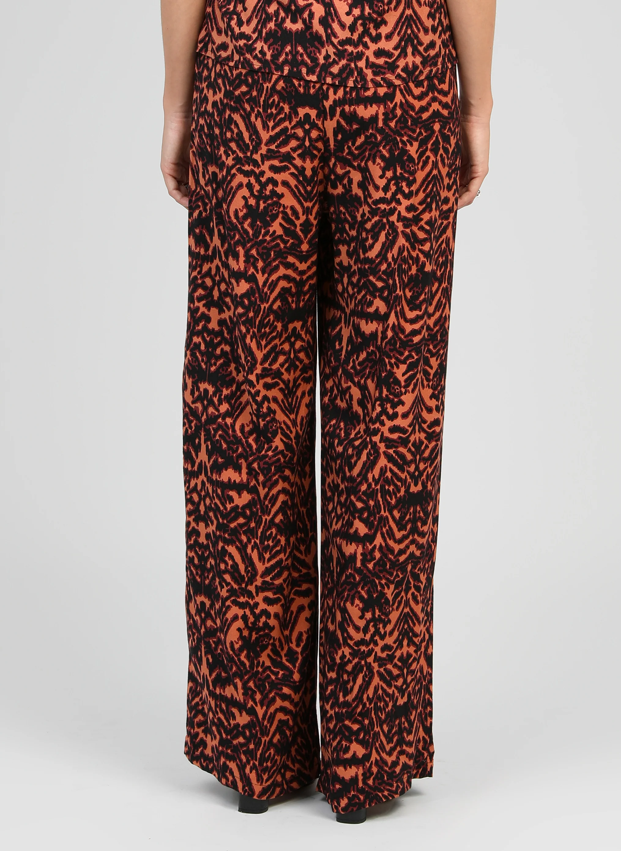 PANTALON PHLORA graphie bordeaux - Image 5